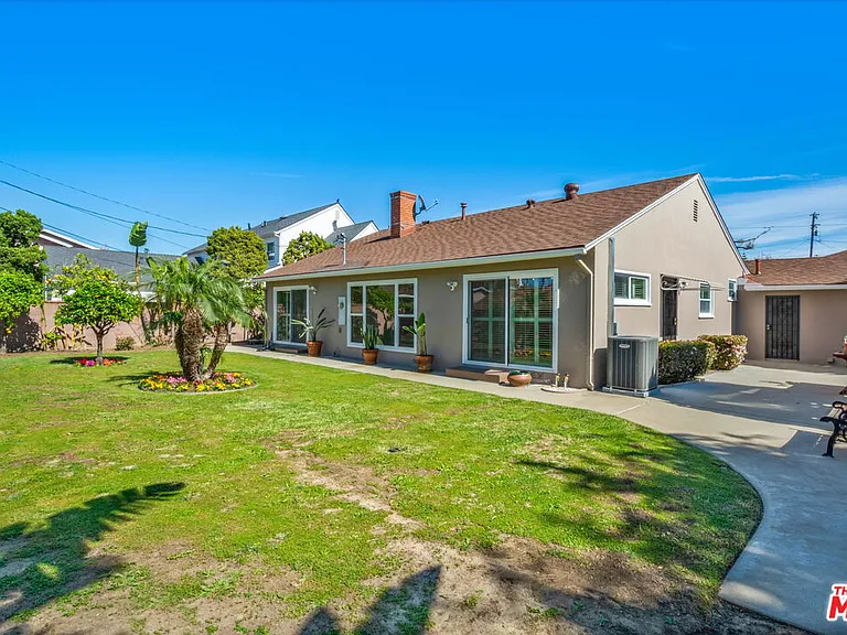 5911 S Corning Ave — Photo 30