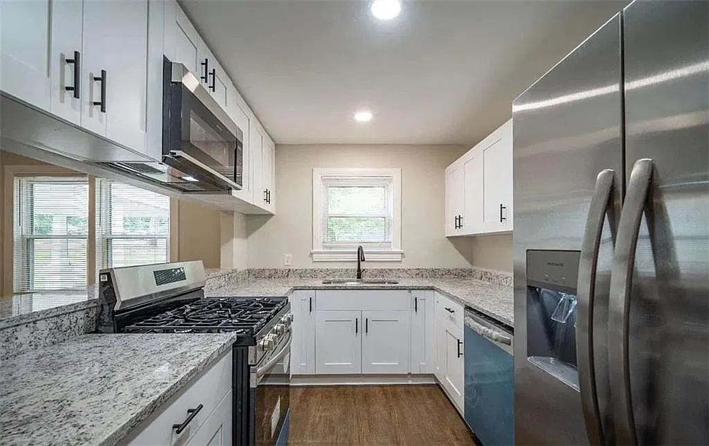 3 bed, 2.0 bath, 1183 sqft, $1,850 — Photo 4