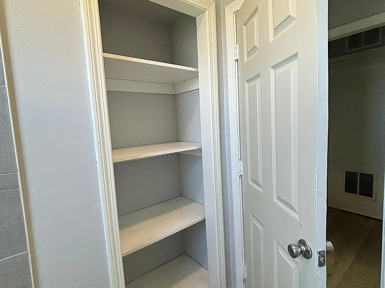 11 Hollywood St #3L — Photo 10