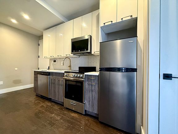 2nd image of 2025 Nostrand Ave APT 4F