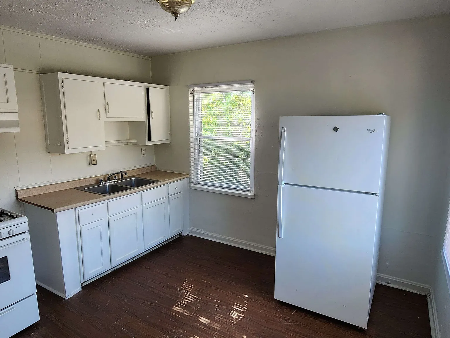 2706 Oxford Ave — Photo 4
