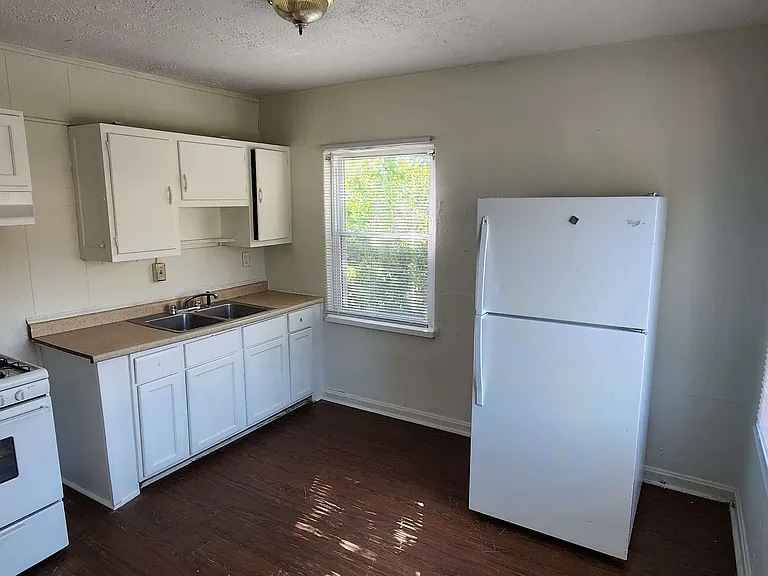 2706 Oxford Ave #4 — Photo 4
