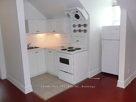 4th image of 1745 Bathurst St #3