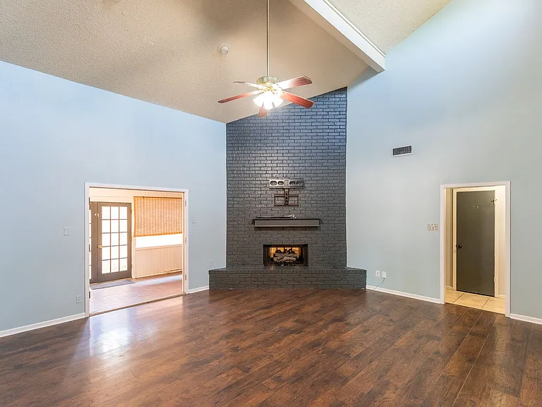 2601 Edgemont Dr — Photo 12