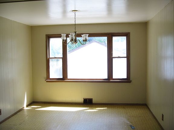 3rd image of 423 Hyde Park Ave