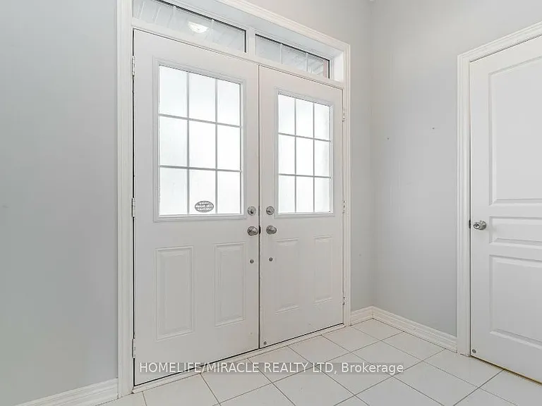 9 Humberstone Cres — Photo 2