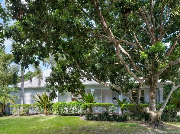 1015 SW Flora Belle Ln, Stuart, FL 34994