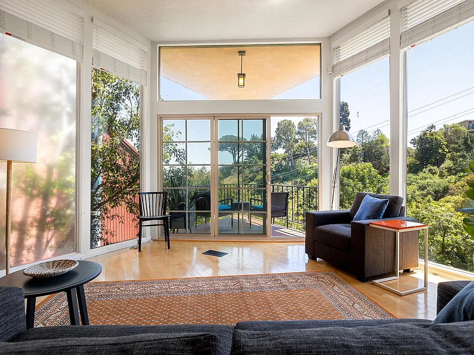 7038 Pacific View Dr