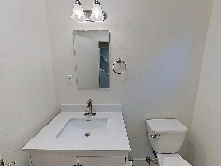 437-443 W Valencia Dr — Photo 12