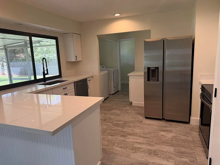 1117 SE Stewart Rd — Photo 2