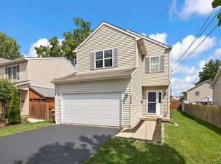 422 Stewart Ave, Woodstock, IL 60098