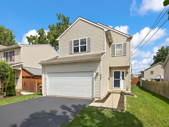 422 Stewart Ave, Woodstock, IL 60098