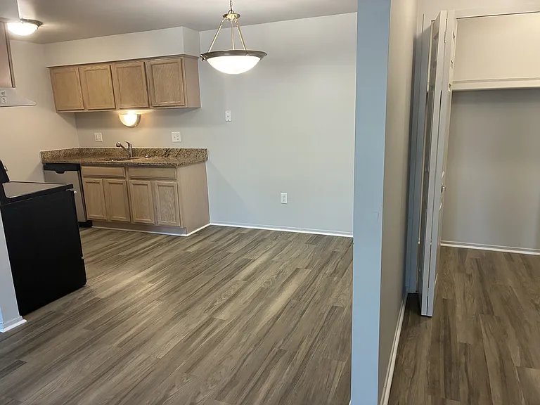 Prentiss Pointe Apartments — Photo 196