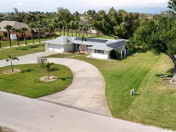 310 Green Dolphin Dr, Cape Haze, FL 33946