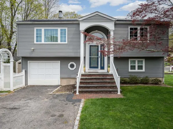 8 Beverly Road, South Huntington, NY 11746