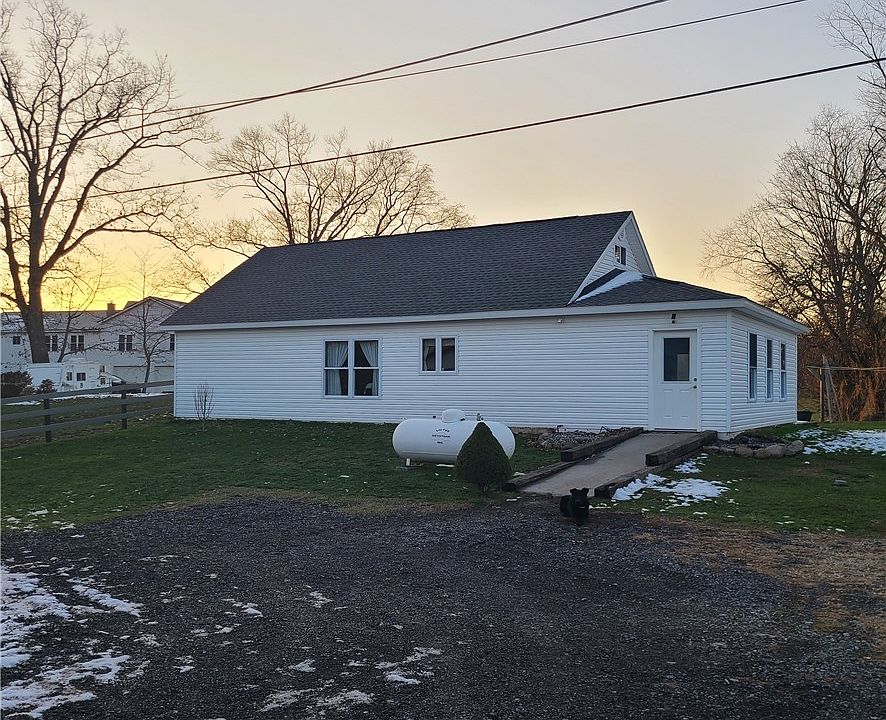 1st image of 1673 Railroad St