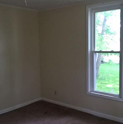 5th image of 928 S Walnut St