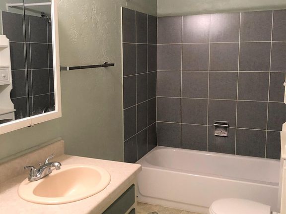 5th image of 1001 N Sumner St APT 10