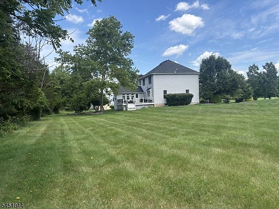 4th image of 8 Stiles Ln