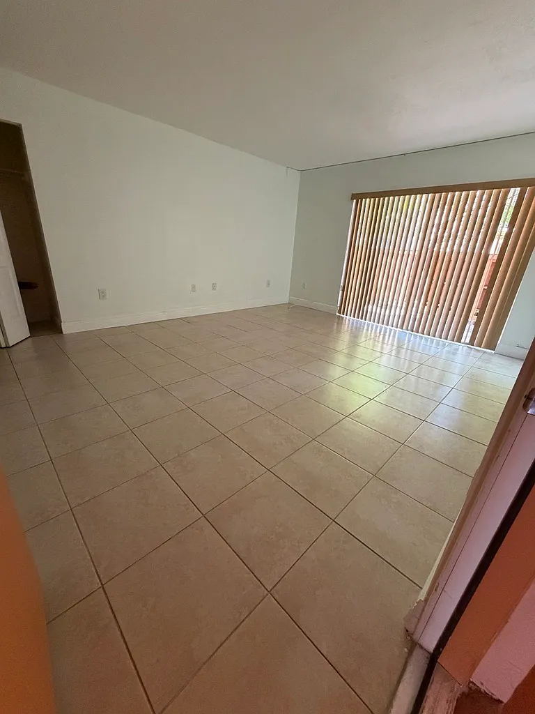 1 bed, 672 sqft, $1,900 — Photo 3