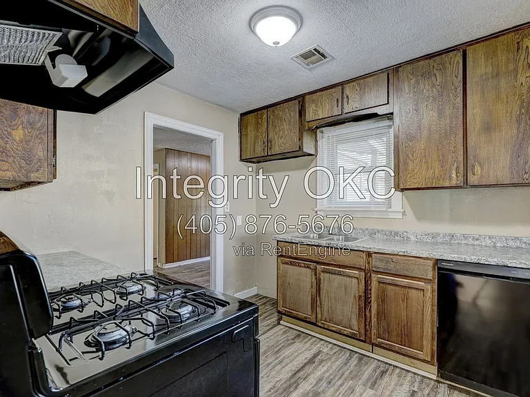 1713 N Page Ave — Photo 12