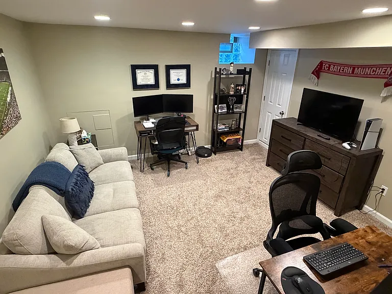 2nd bedroom (basement)
