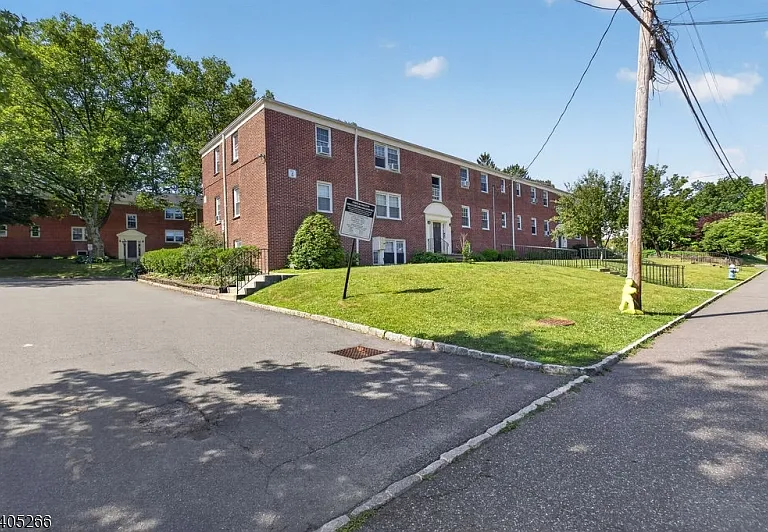 390 Morris Ave #35 — Photo 21