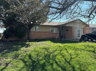 916 SW 4th Pl, Moore, OK 73160