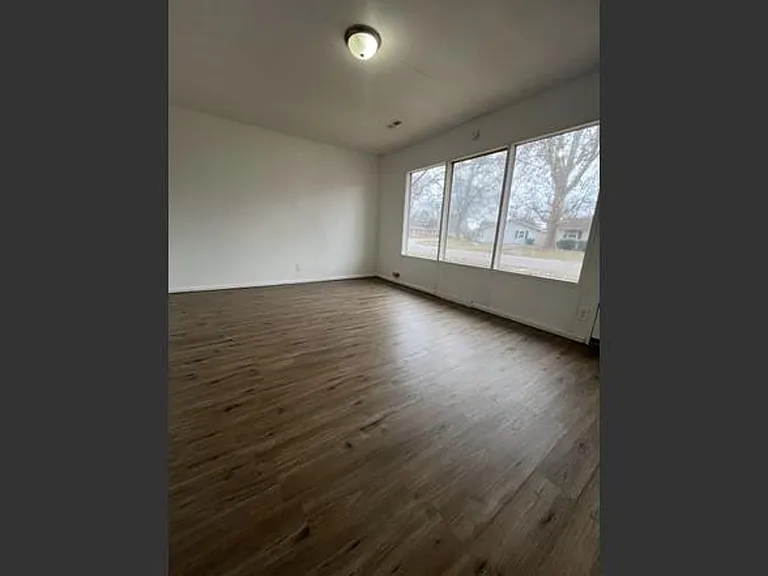 111 Saint Thomas Ln — Photo 4