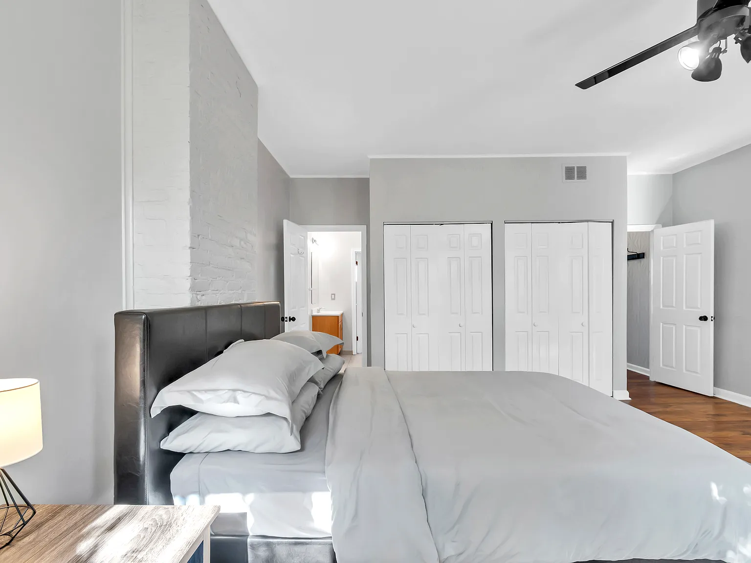 Hopkins Medical Apartment Rentals — Photo 2