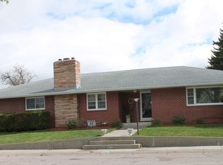 241 W 9th St, Chadron, NE 69337