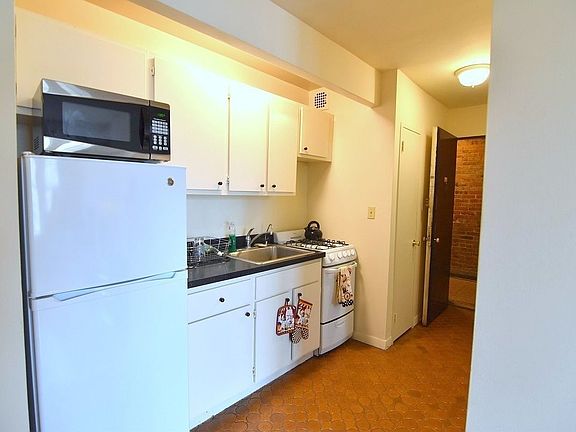 5th image of 59 W 76th St #B4