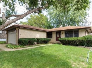 899 Dodge Ct, Carol Stream, IL 60188