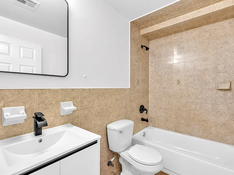 15-17 Wharton St #1 — Photo 8