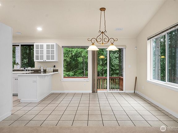 4th image of 17637 Clear Lake Boulevard SE