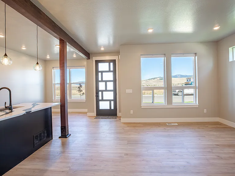 5377 Remington Dr — Photo 11