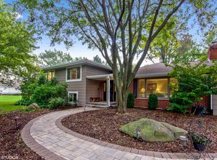 5 Windemere Ln, Barrington, IL 60010