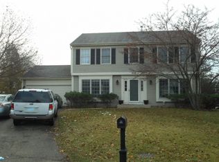 809 River Oaks Ct, Island Lake, IL