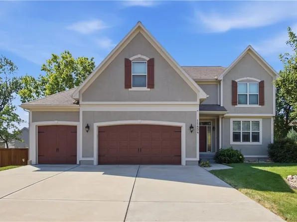 11454 S Lakecrest Dr, Olathe, KS 66061