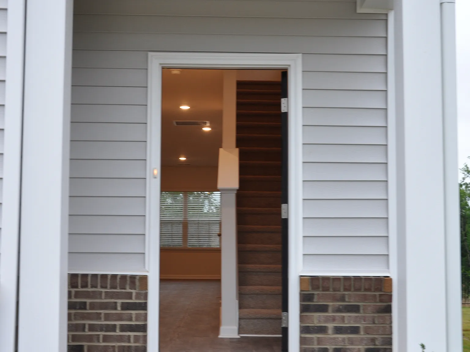 3 bed, 2.5 bath, 1429 sqft, $1,799 — Photo 3