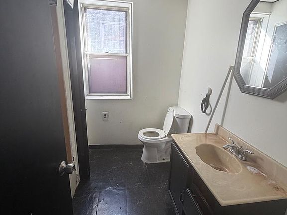 4th image of 2011 E Cambria St