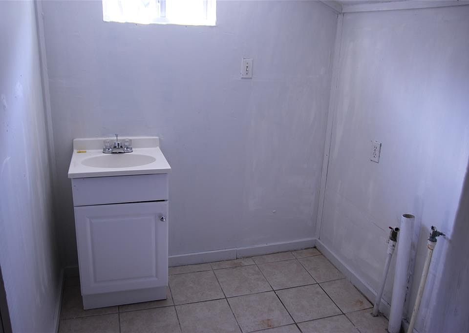 1st image of 304 Newport St