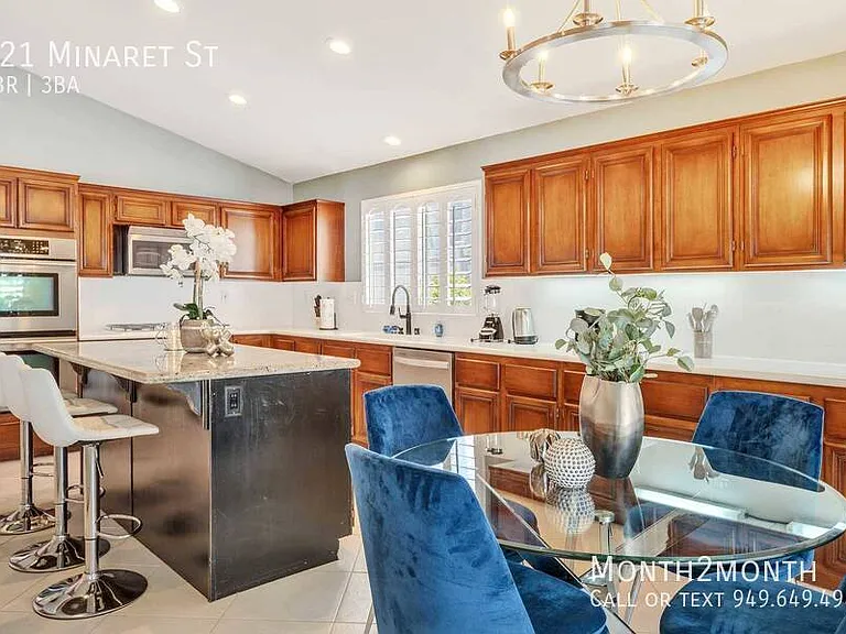 421 Minaret St — Photo 15