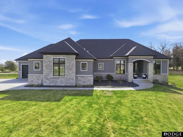 1211 W Dolores Ct, Lincoln, NE 68523