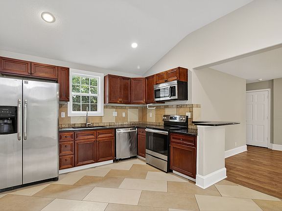 3rd image of 3800 Wedgefield Ave
