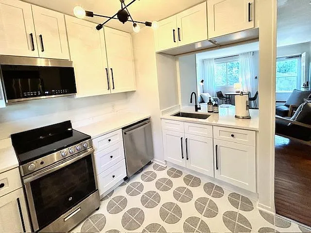 406 N Tremont Dr — Photo 6