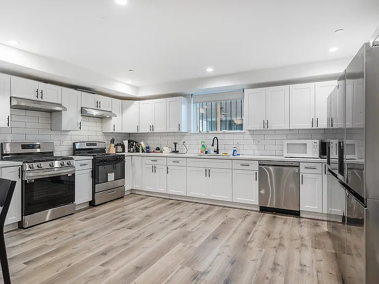 1186 W 37th Pl - USC DPS — Photo 22