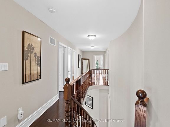3rd image of 1020 Colonial St