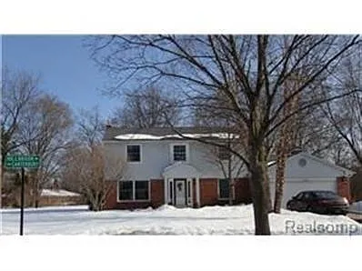 31629 Hillbrook St photo 1