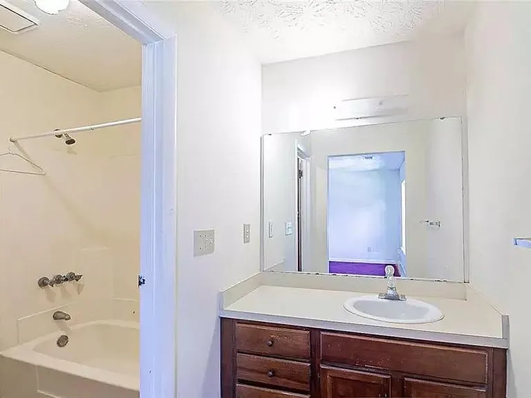 2637 Lantern Ln — Photo 8